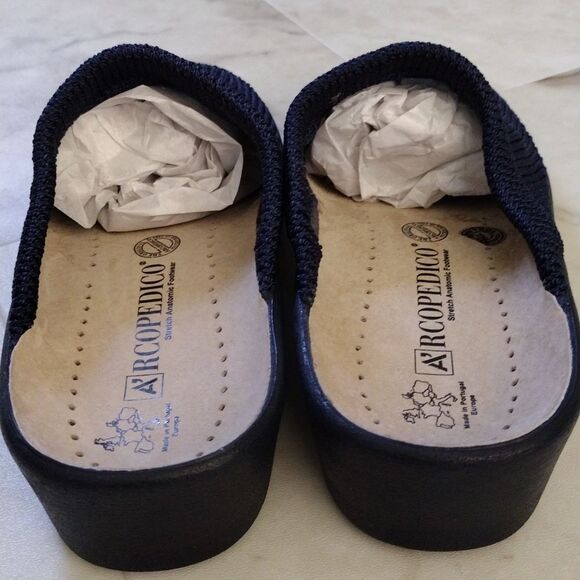 Arcopedico slide on sandals. - Picture 4 of 6